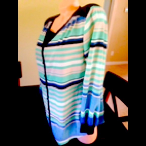 Multi-colored, Cuffed Top - Picture 3 of 4